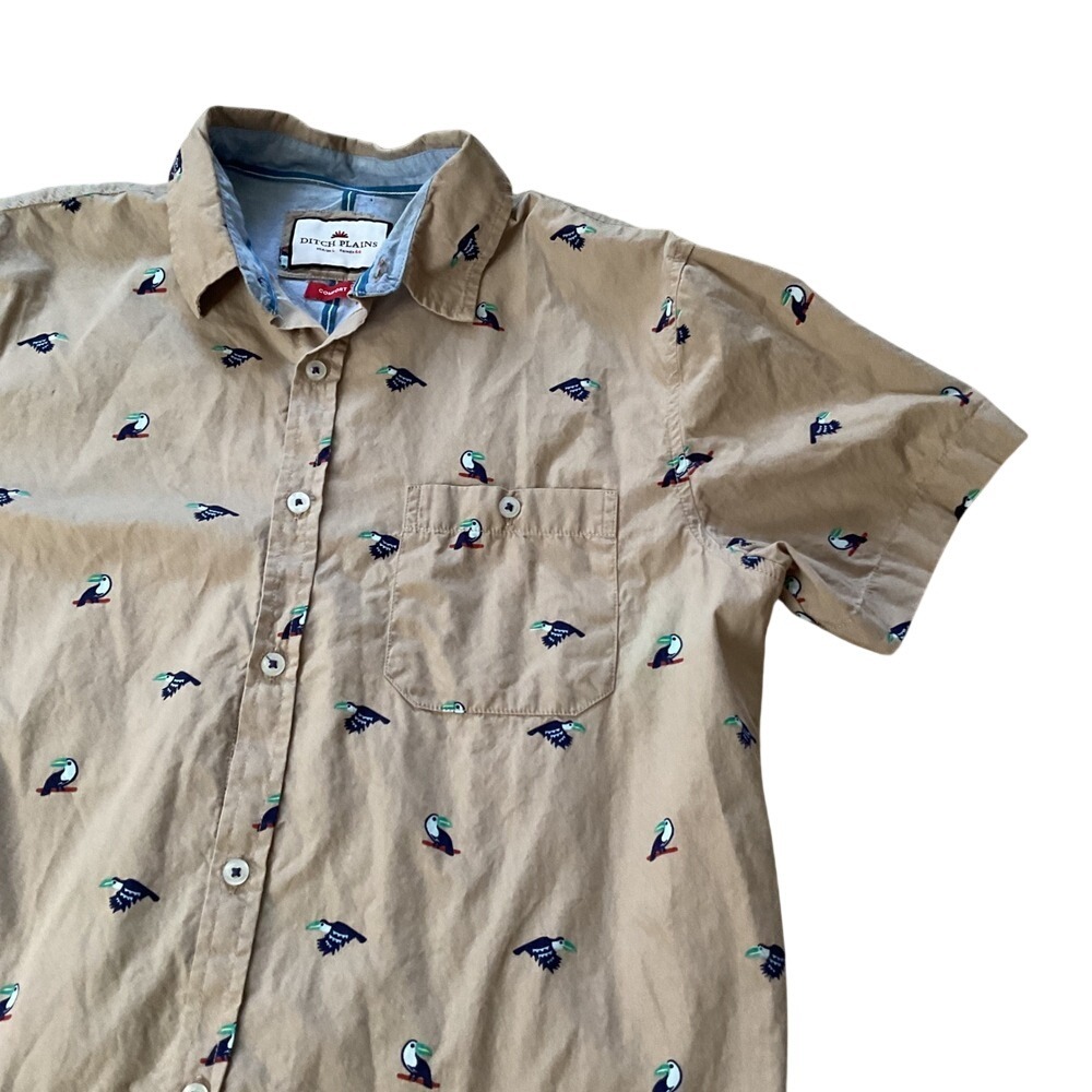 Ditch Plains Men's Tan Short Sleeve Button Up Shirt Toucan Print Size L